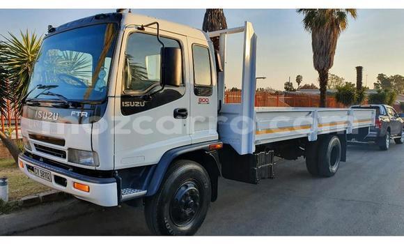 Comprar Usado Isuzu FTR 850 Branco Caminhão em Beira em Sofala Comprar Usado Isuzu FTR 850 Branco Caminhão em Beira em Sofala