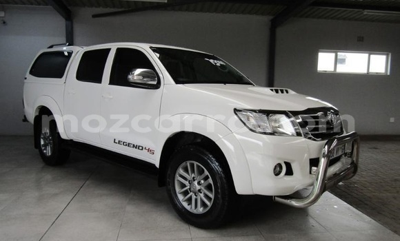 Buy Used Toyota Hilux White Car in Maputo in Maputo