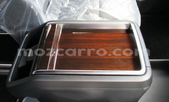 Buy Used Toyota Grand HiAce Black Car in Manica in Manica Buy Used Toyota Grand HiAce Black Car in Manica in Manica