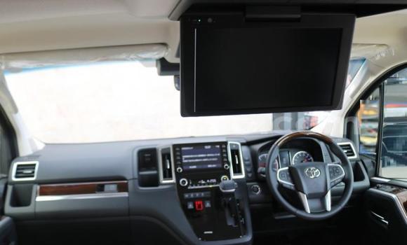 Comprar Usado Toyota Grand HiAce Branco Carro em Manhiça em Maputo Comprar Usado Toyota Grand HiAce Branco Carro em Manhiça em Maputo