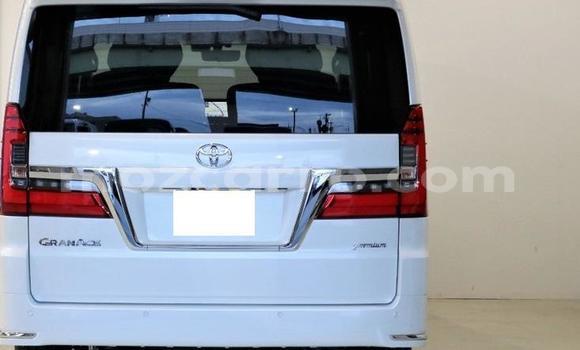 Comprar Usado Toyota Grand HiAce Branco Carro em Manhiça em Maputo Comprar Usado Toyota Grand HiAce Branco Carro em Manhiça em Maputo