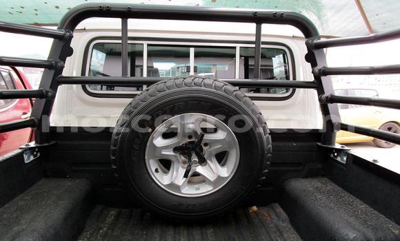Comprar Usado Toyota Land Cruiser Branco Carro em Mueda em Cabo Delgado Comprar Usado Toyota Land Cruiser Branco Carro em Mueda em Cabo Delgado