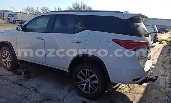 Comprar Usado Toyota Fortuner Branco Carro em Beira em Sofala Comprar Usado Toyota Fortuner Branco Carro em Beira em Sofala