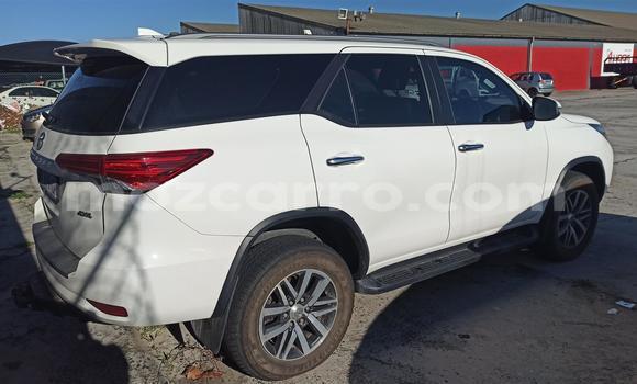 Comprar Usado Toyota Fortuner Branco Carro em Beira em Sofala Comprar Usado Toyota Fortuner Branco Carro em Beira em Sofala