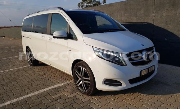 Comprar Usado Mercedes-Benz GLC 250D Branco Carro em Beira em Sofala Comprar Usado Mercedes-Benz GLC 250D Branco Carro em Beira em Sofala