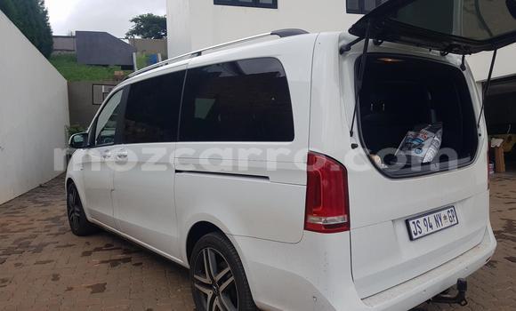 Comprar Usado Mercedes-Benz GLC 250D Branco Carro em Beira em Sofala Comprar Usado Mercedes-Benz GLC 250D Branco Carro em Beira em Sofala