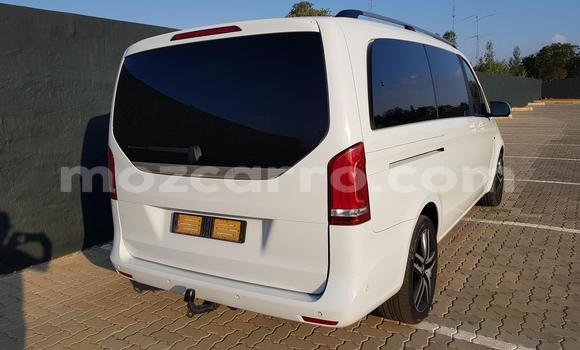 Comprar Usado Mercedes-Benz GLC 250D Branco Carro em Beira em Sofala Comprar Usado Mercedes-Benz GLC 250D Branco Carro em Beira em Sofala