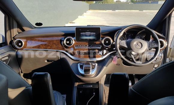 Comprar Usado Mercedes-Benz GLC 250D Branco Carro em Beira em Sofala Comprar Usado Mercedes-Benz GLC 250D Branco Carro em Beira em Sofala