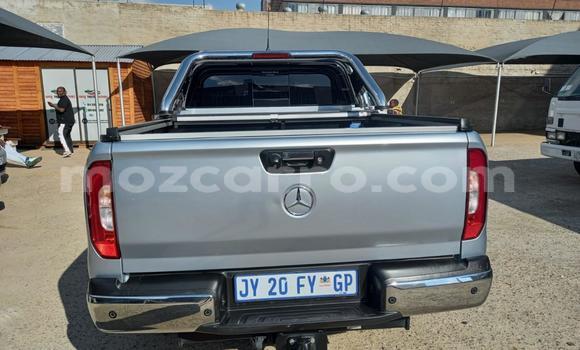 Comprar Usado Mercedes-Benz GLC 250D Prata Carro em Beira em Sofala Comprar Usado Mercedes-Benz GLC 250D Prata Carro em Beira em Sofala