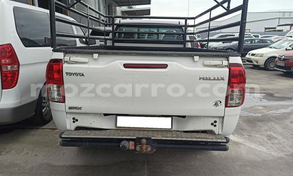 Comprar Usado Toyota Hilux Branco Carro em Beira em Sofala Comprar Usado Toyota Hilux Branco Carro em Beira em Sofala