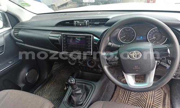 Comprar Usado Toyota Hilux Branco Carro em Beira em Sofala Comprar Usado Toyota Hilux Branco Carro em Beira em Sofala