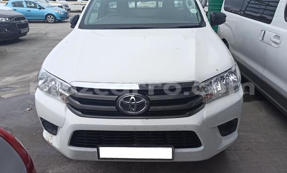 Comprar Usado Toyota Hilux Branco Carro em Beira em Sofala Comprar Usado Toyota Hilux Branco Carro em Beira em Sofala