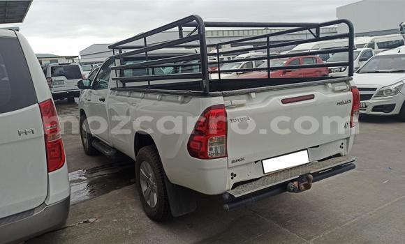 Comprar Usado Toyota Hilux Branco Carro em Beira em Sofala Comprar Usado Toyota Hilux Branco Carro em Beira em Sofala