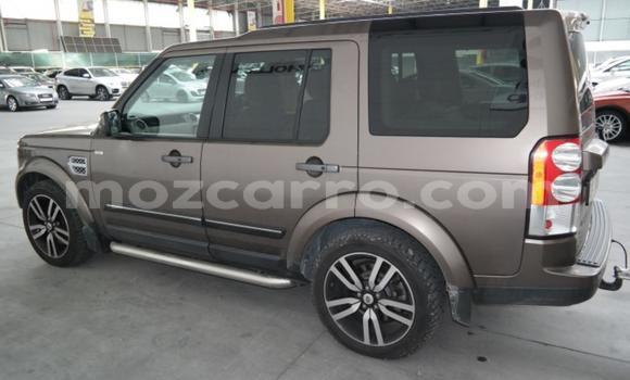 Comprar Usado Land Rover Defender Bege Carro em Beira em Sofala Comprar Usado Land Rover Defender Bege Carro em Beira em Sofala