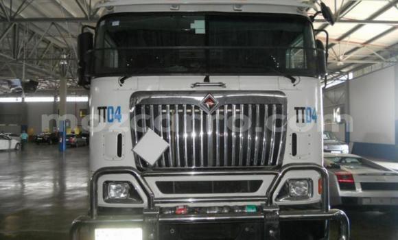 Comprar Usado DAF CF Branco Caminhão em Beira em Sofala Comprar Usado DAF CF Branco Caminhão em Beira em Sofala