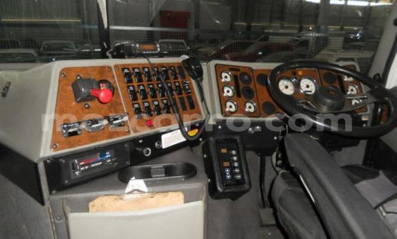 Comprar Usado DAF CF Branco Caminhão em Beira em Sofala Comprar Usado DAF CF Branco Caminhão em Beira em Sofala