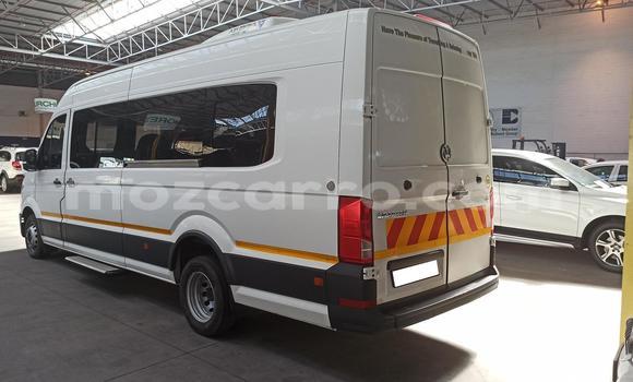 Comprar Usado Volkswagen Caravelle Branco Carro em Beira em Sofala Comprar Usado Volkswagen Caravelle Branco Carro em Beira em Sofala