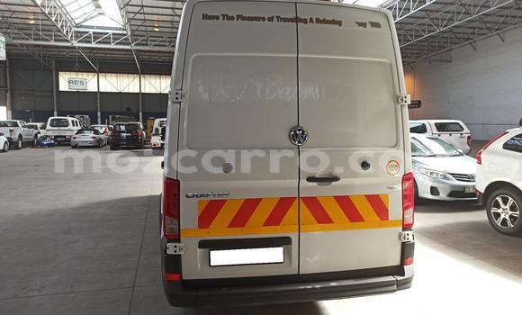 Comprar Usado Volkswagen Caravelle Branco Carro em Beira em Sofala Comprar Usado Volkswagen Caravelle Branco Carro em Beira em Sofala