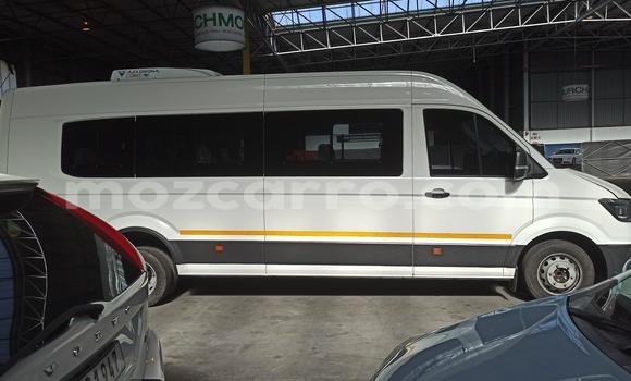 Comprar Usado Volkswagen Caravelle Branco Carro em Beira em Sofala Comprar Usado Volkswagen Caravelle Branco Carro em Beira em Sofala