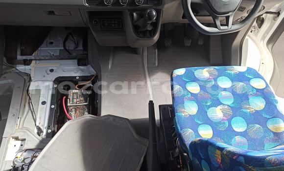 Comprar Usado Volkswagen Caravelle Branco Carro em Beira em Sofala Comprar Usado Volkswagen Caravelle Branco Carro em Beira em Sofala