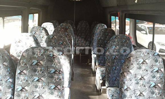 Comprar Usado Volkswagen Caravelle Branco Carro em Beira em Sofala Comprar Usado Volkswagen Caravelle Branco Carro em Beira em Sofala