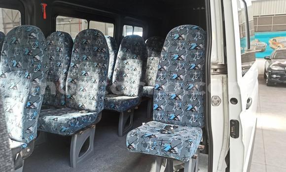 Comprar Usado Volkswagen Caravelle Branco Carro em Beira em Sofala Comprar Usado Volkswagen Caravelle Branco Carro em Beira em Sofala