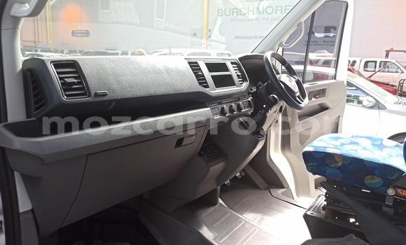 Comprar Usado Volkswagen Caravelle Branco Carro em Beira em Sofala Comprar Usado Volkswagen Caravelle Branco Carro em Beira em Sofala