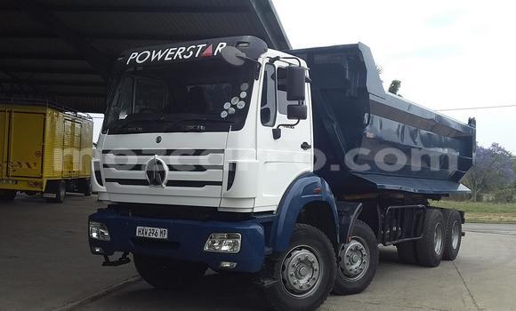 Comprar Usado Mercedes‒Benz Truck Branco Caminhão em Beira em Sofala Comprar Usado Mercedes‒Benz Truck Branco Caminhão em Beira em Sofala