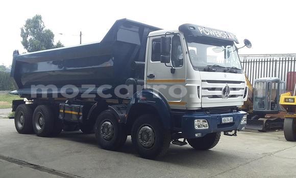 Comprar Usado Mercedes‒Benz Truck Branco Caminhão em Beira em Sofala Comprar Usado Mercedes‒Benz Truck Branco Caminhão em Beira em Sofala