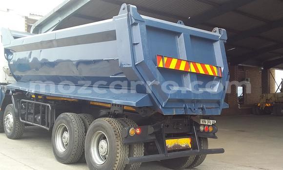 Comprar Usado Mercedes‒Benz Truck Branco Caminhão em Beira em Sofala Comprar Usado Mercedes‒Benz Truck Branco Caminhão em Beira em Sofala