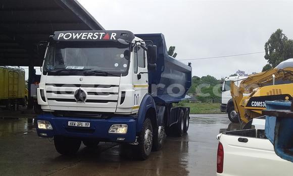 Comprar Usado Mercedes‒Benz Truck Branco Caminhão em Beira em Sofala Comprar Usado Mercedes‒Benz Truck Branco Caminhão em Beira em Sofala