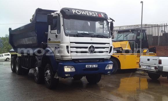 Comprar Usado Mercedes‒Benz Truck Branco Caminhão em Beira em Sofala Comprar Usado Mercedes‒Benz Truck Branco Caminhão em Beira em Sofala
