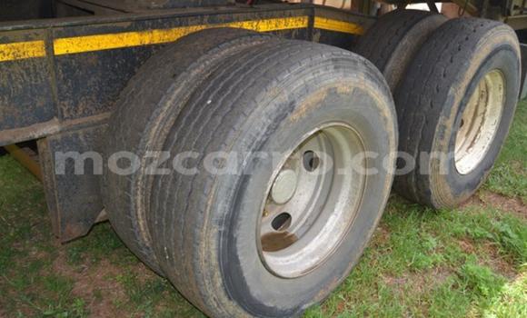 Comprar Usado Volvo F4 Branco Caminhão em Beira em Sofala Comprar Usado Volvo F4 Branco Caminhão em Beira em Sofala