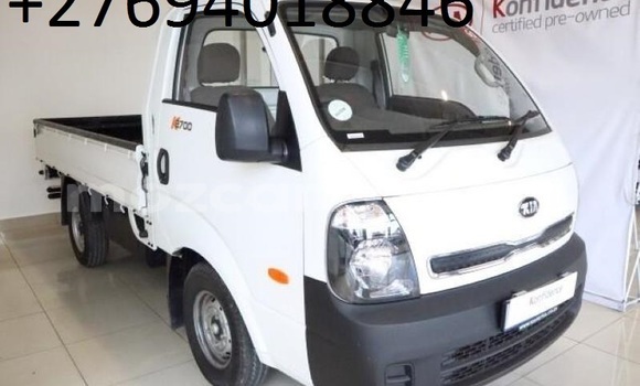 Comprar Usado Kia K7 Branco Carro em Maputo em Maputo