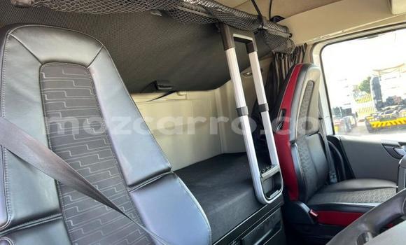 Comprar Usado Volvo F4 Branco Caminhão em Maputo em Maputo Comprar Usado Volvo F4 Branco Caminhão em Maputo em Maputo