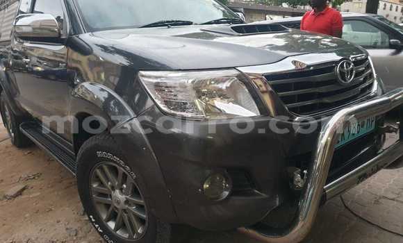 Tenga Tsaru Toyota Hilux Sirivha Mota in Mocambique in Nampula