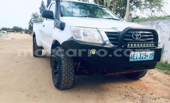 Medium with watermark toyota hilux nampula mocambique 12309