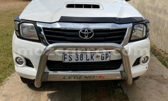 Buy Used Toyota Hilux White Car in Mocambique in Nampula Buy Used Toyota Hilux White Car in Mocambique in Nampula