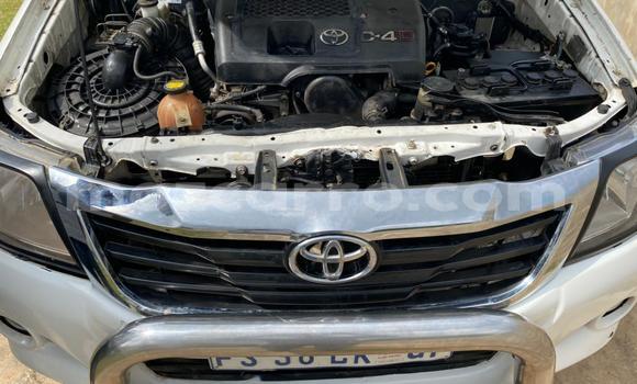 Buy Used Toyota Hilux White Car in Mocambique in Nampula Buy Used Toyota Hilux White Car in Mocambique in Nampula