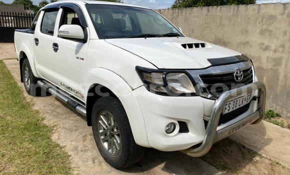 Buy Used Toyota Hilux White Car in Mocambique in Nampula Buy Used Toyota Hilux White Car in Mocambique in Nampula
