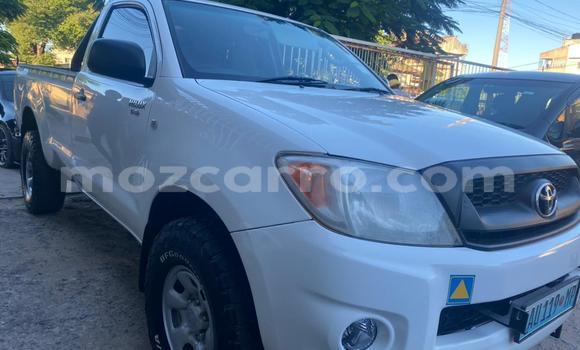 Nunua Ilio tumika Toyota Hilux Nyeupe Gari ndani ya Maputo nchini Maputo Nunua Ilio tumika Toyota Hilux Nyeupe Gari ndani ya Maputo nchini Maputo