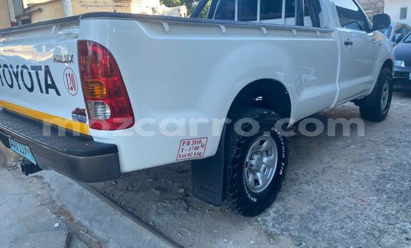 Nunua Ilio tumika Toyota Hilux Nyeupe Gari ndani ya Maputo nchini Maputo Nunua Ilio tumika Toyota Hilux Nyeupe Gari ndani ya Maputo nchini Maputo
