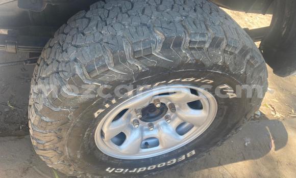 Nunua Ilio tumika Toyota Hilux Nyeupe Gari ndani ya Maputo nchini Maputo Nunua Ilio tumika Toyota Hilux Nyeupe Gari ndani ya Maputo nchini Maputo