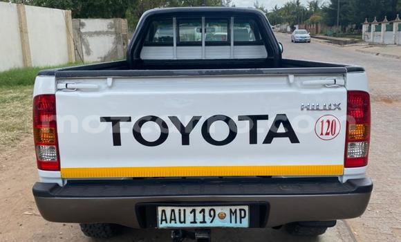 Nunua Ilio tumika Toyota Hilux Nyeupe Gari ndani ya Maputo nchini Maputo Nunua Ilio tumika Toyota Hilux Nyeupe Gari ndani ya Maputo nchini Maputo