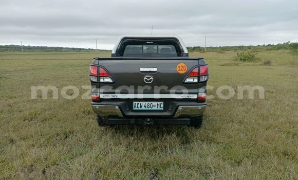 Nunua Ilio tumika Mazda BT-50 Fedha Gari ndani ya Mocambique nchini Nampula Nunua Ilio tumika Mazda BT-50 Fedha Gari ndani ya Mocambique nchini Nampula