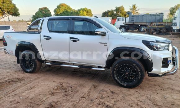 Comprar Usado Toyota Hilux Branco Carro em Maputo em Maputo