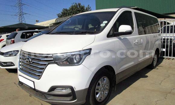 Comprar Usado Hyundai H1 Branco Carro em Beira em Sofala Comprar Usado Hyundai H1 Branco Carro em Beira em Sofala