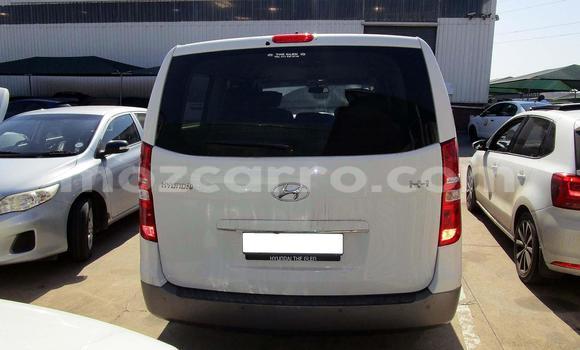 Comprar Usado Hyundai H1 Branco Carro em Beira em Sofala Comprar Usado Hyundai H1 Branco Carro em Beira em Sofala