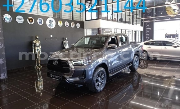 Comprar Usado Toyota Hilux Prata Carro em Maputo em Maputo
