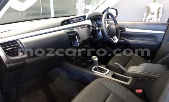 Comprar Usado Toyota Hilux Prata Carro em Maputo em Maputo Comprar Usado Toyota Hilux Prata Carro em Maputo em Maputo